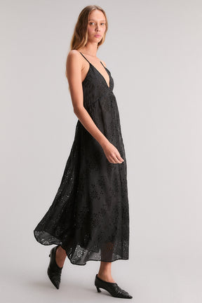 QUÉDATE AQUÍ VESTIDO