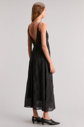 QUÉDATE AQUÍ VESTIDO